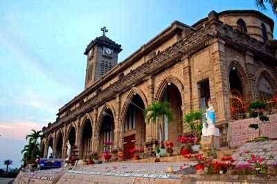 NHÀ THỜ ĐÁ NHA TRANG